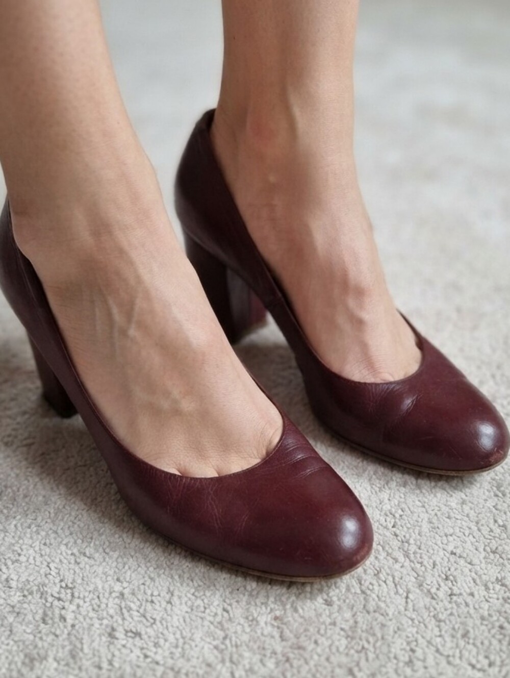 Stuart Weitzman Burgundy Leather Block Heel Pumps Round Toe Size 39